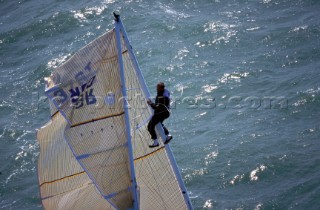Sailor up broken mast
