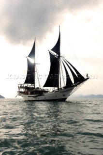 Cruising Malaysia on the tradional yacht Silolona
