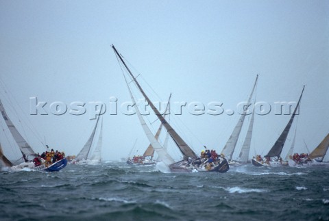 Rolex Fastnet Race 2001 The Solent Cowes Isle of Wight UK Organised by the RORC the race starts in C