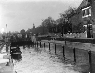 Boat tests on The Thames at Sunbury Lock, UK in the 1930s