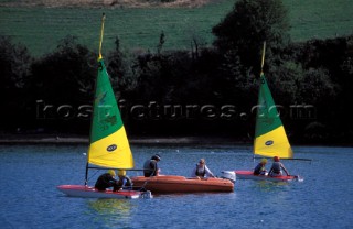 Children learing to sail