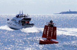 Powerboat passes a carinal navigation bouy mark