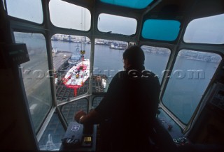 Volvo Ocean Race 2000 - 2001. The Nautor Challenge. Crane.