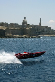 30/5/04, Valletta, Malta: Thuraya italian boat from Rome, passes the Sliema Fort to cross the finish line and win the overall trophy for the first Powerboat P1 Grand Prix of Malta
