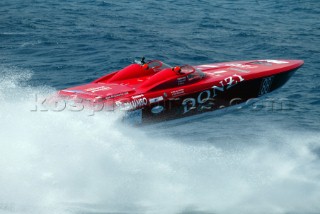 30/5/04 Valletta, Malta: OSG racing Donzi didnt make it through with engine failure after a good start.