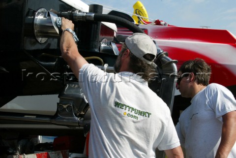 Wettpunktcom Dockside action in the Powerboat P1 World Championships 2004  Grand Prix of Italy