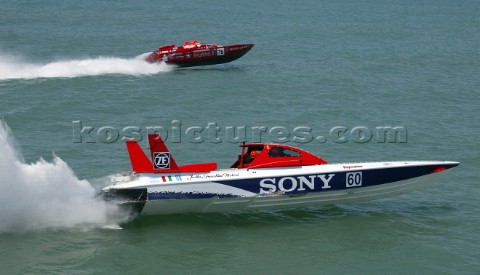 SONY leads eventual winner Thuraya before breakdown in the Grand Prix of Italy 2004  Powerboat P1 Wo