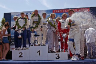 Powerboat P1 World Championships 2004 - Grand Prix of Italy. Overall Prizegiving Evolution Class: Winner - Thuraya (Italy)