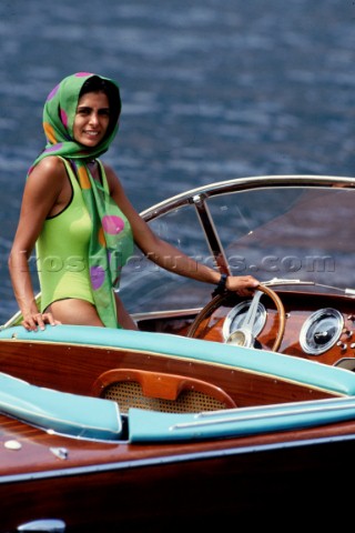Donna a bordo di un motoscafo RivaWoman on board of Riva motorboat PhCarlo Borlenghi    