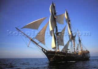 Earl of Pembroke under sail - 3 masted 18th Century sailing barque