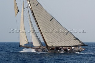 Classic yacht Mariquita under full sail