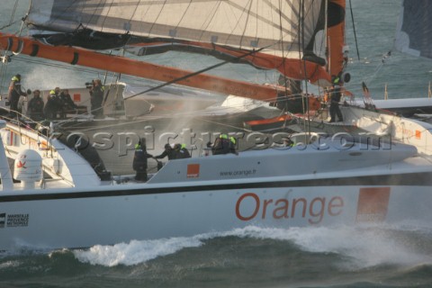 Arrival of maxi cat Orange skippered by Bruno Peyron in Brest at the end of the successful Jules Ver