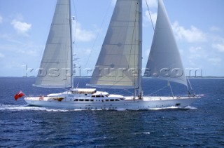 Superyacht Felicita under full sail