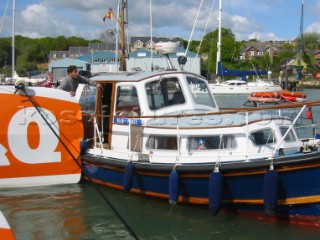 Motor cruiser collides with the world record breaking trimiran B&Q in Cowes Yacht Haven