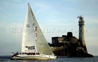 Maxi yacht Arnold Clark Drum rounding the Fastnet Rock off the coasts of Baltimore  Ireland  09 08 2005.