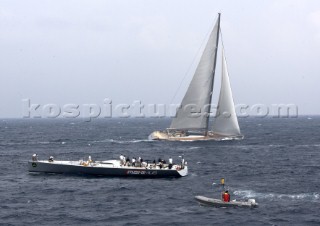 Super maxi Maximus dismasted at the Maxi Yacht Rolex Cup 2005.