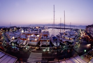 Ormeggi. A view of the harbour at sunrise through a fish eye lens
