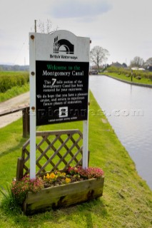 Welcome sign at start of Montgomery canal,junction with the Llangollen canal,Frankton Junction,Welsh Frankton,Shropshire,England,UK.April 2006.