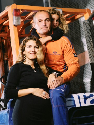 Valencia ESP 23112006 39 Challenge Grinder Piero Romeo with his wife Monica Pastacaldi and daughter 