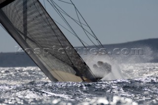 BMW Oracle approaching the windward mark and preparing for a hoist