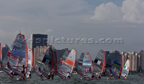 Qindao  11082008RSX Windsurfer Womens startPhoto Carlo Borlenghi