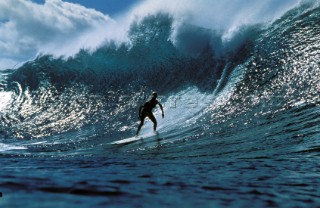 Surfing the perfect wave, Hawaii