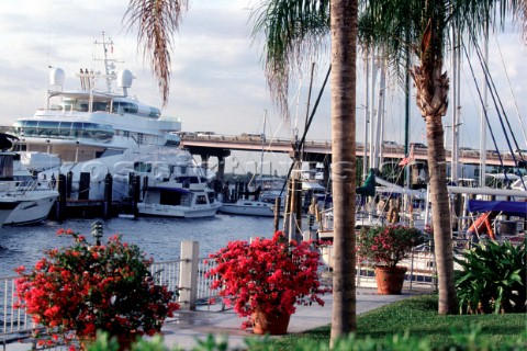 General view Miami Intl Boat Show 92