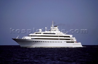 Cruising superyacht Lady Moura underway