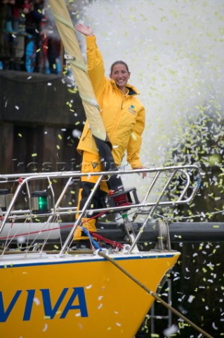SOUTHAMPTON UK MAY 21 Solo round the world yachtswoman Dee Caffari 33 on her 72ft yacht Aviva Challe
