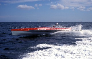 Radical technology design of the Fuji wave piercing powerboat
