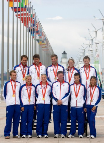 Qingdao China 22082008  Qingdao 2008 OLYMPICS  GBR Team the medalists with manager Stephen Parks