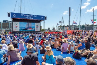15/01/21 - Auckland (NZL)36th Americaâ€™s Cup presented by PradaPRADA Cup 2021 - DocksideSpectators at the AC Race VillageCrowd watching no Covid restrictions