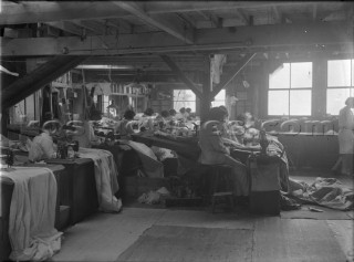 Women machining sails at Ratsey & Lapthorn sailmakers in 1930