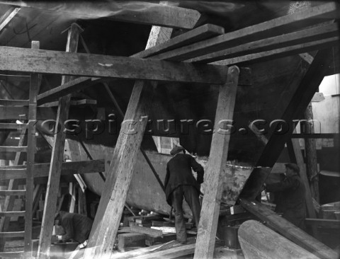 Finishing a keel at the Camper  Nicholsons yard in Gosport in 1939