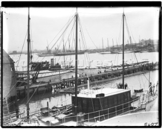 General view across the Camper and Nicholsons yard including a 4M schooner in the 1930s