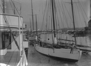Motor yachts and sailing yachts alongside Ratsey & Lapthorn sailmakers in Gosport in the 1930s